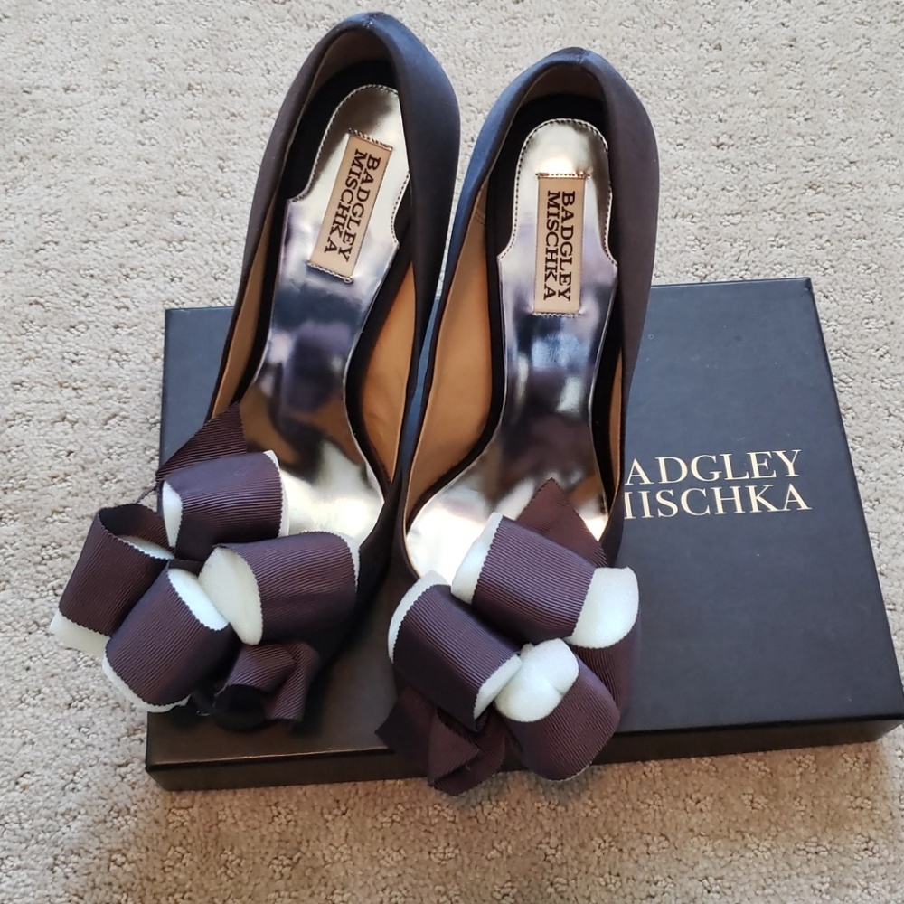 Badgley Mischka - Chocolate Brown Satin Bow Heels